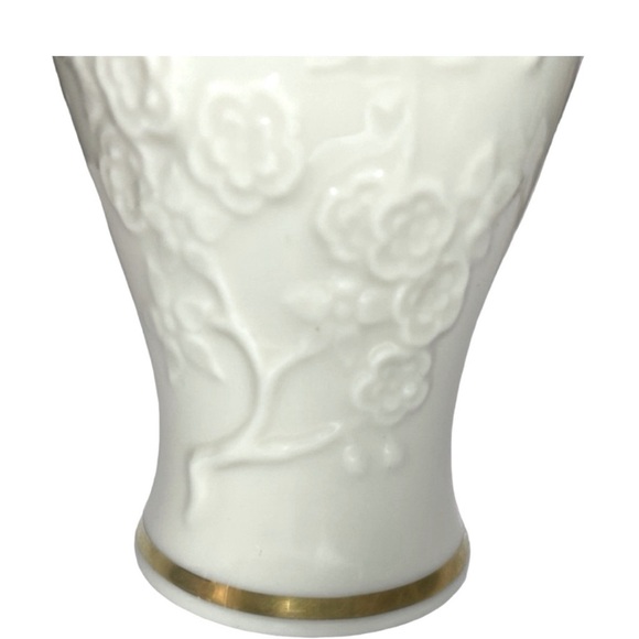 Vintage Lenox Ming 6" Blossom Floral Base with Gold Trim made of fine bone china - Picture 5 of 5